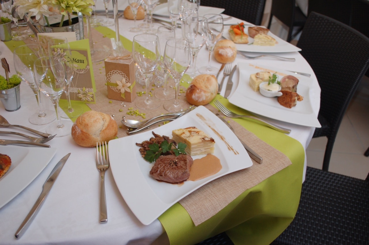 Assiette dressée par le traiteur