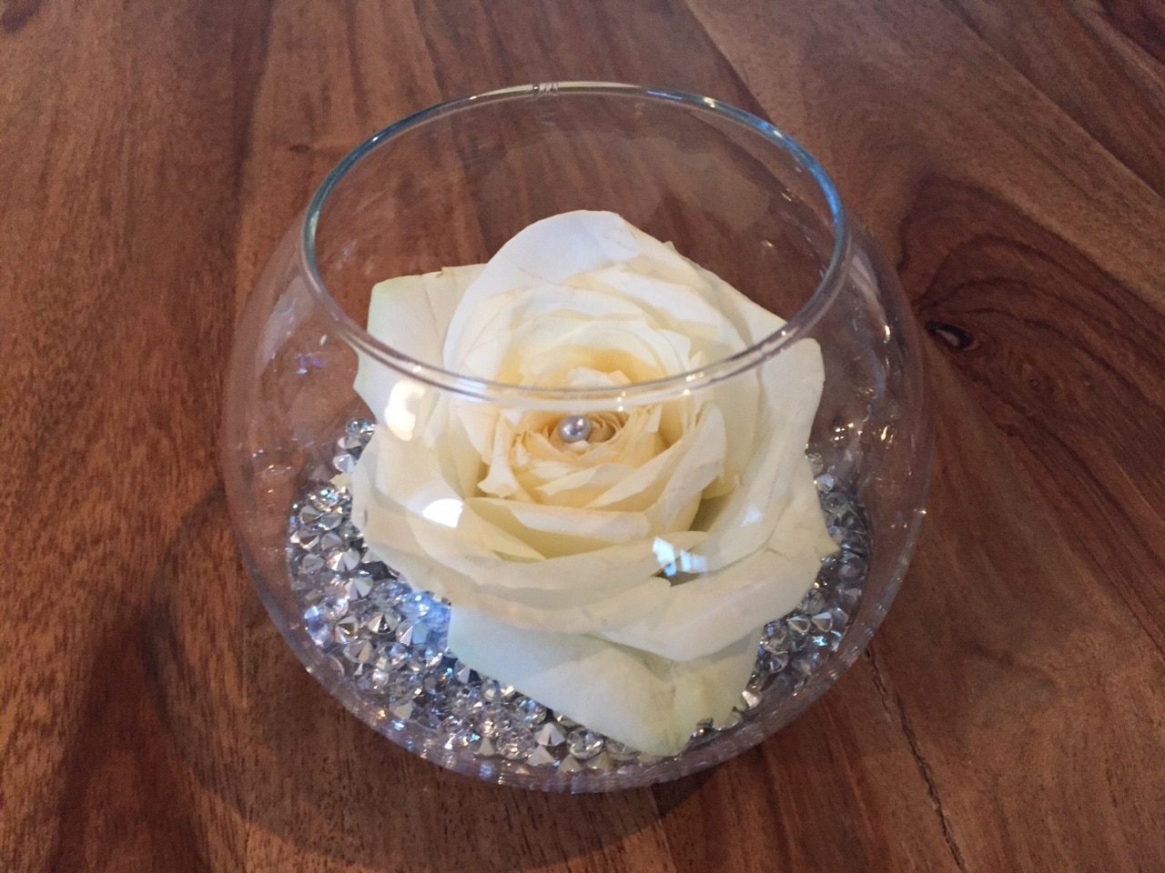 Mise en place de table, rose et strass